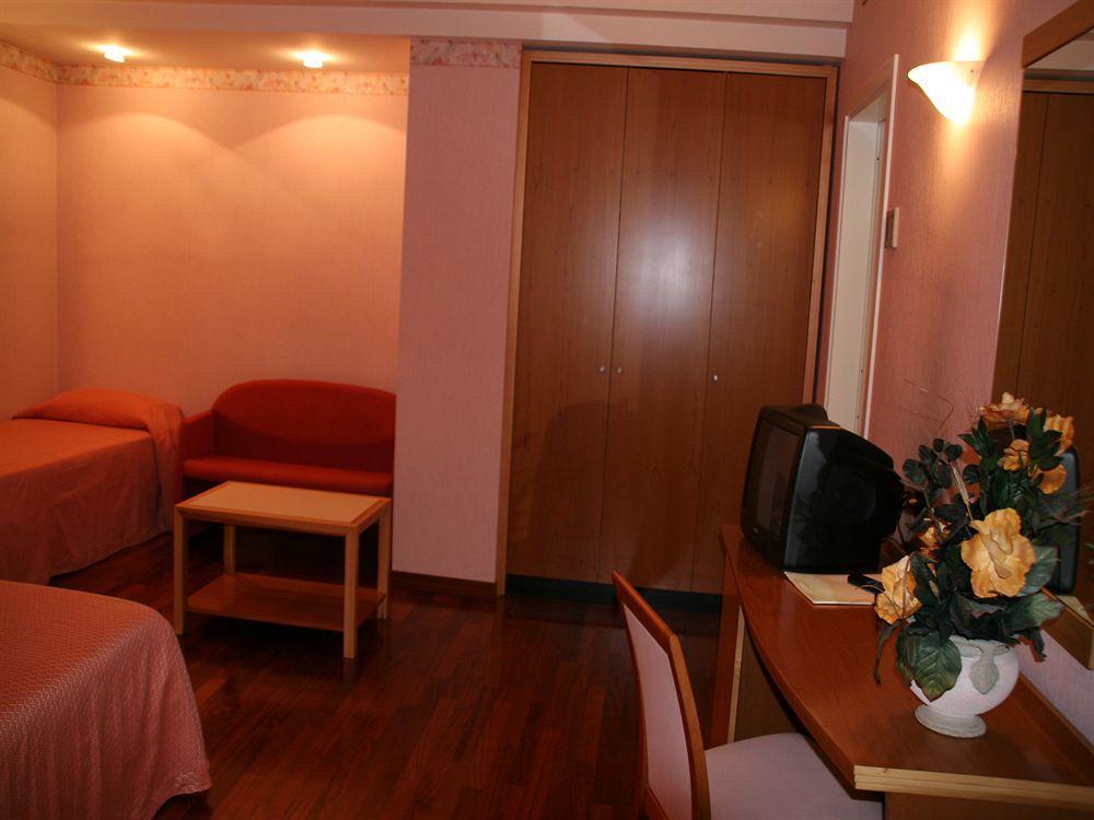 Hotel Lory & Ristorante Ferraro Celano Ngoại thất bức ảnh