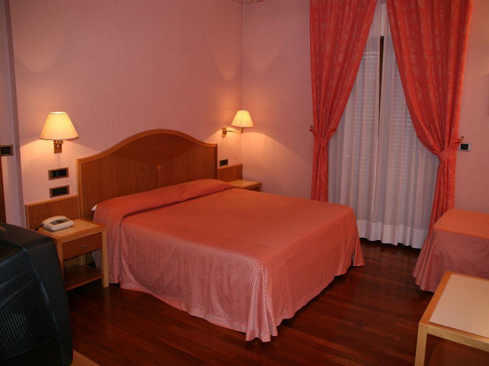 Hotel Lory & Ristorante Ferraro Celano Ngoại thất bức ảnh