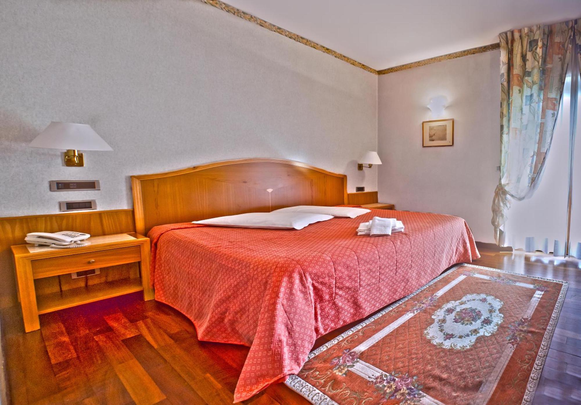 Hotel Lory & Ristorante Ferraro Celano Ngoại thất bức ảnh