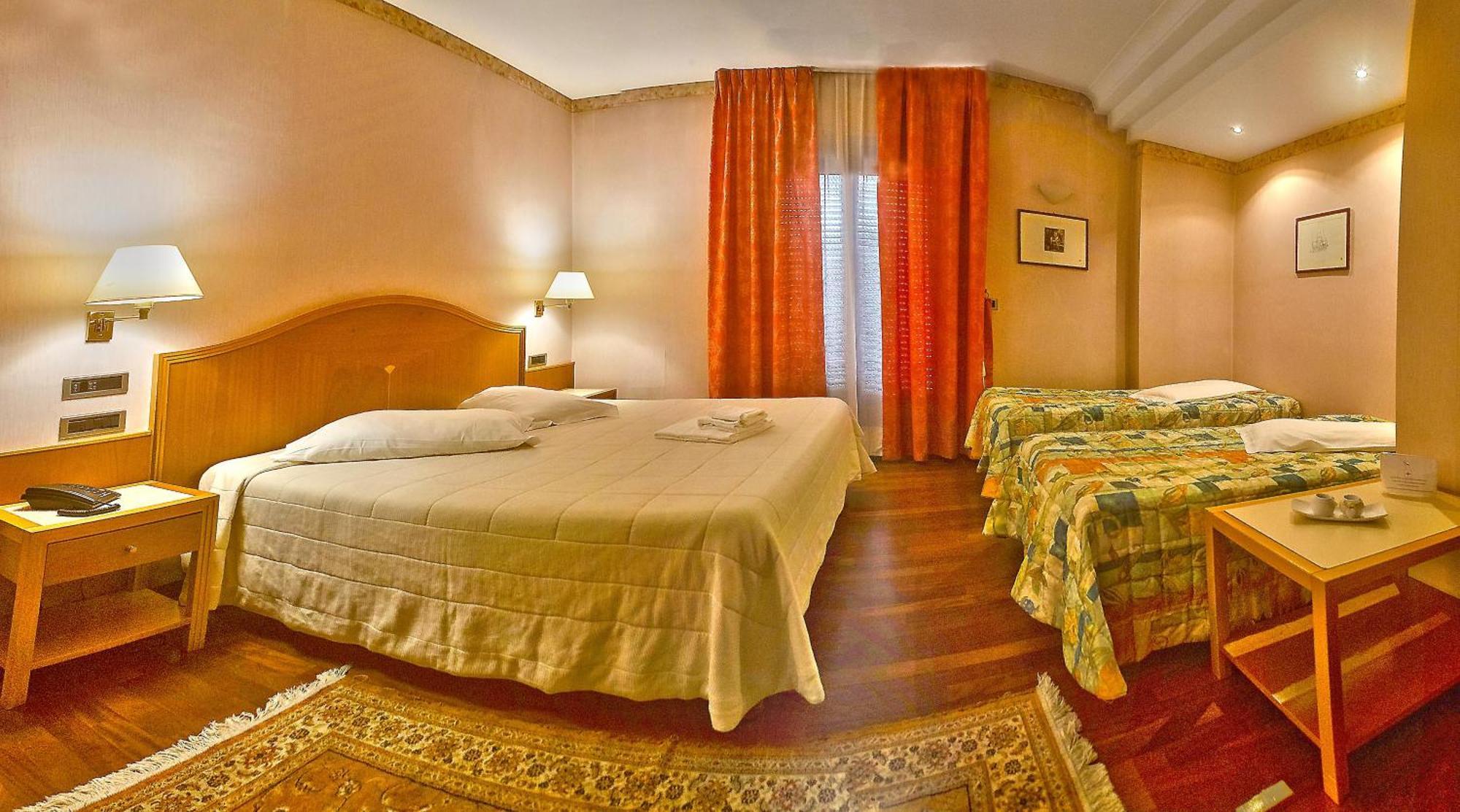 Hotel Lory & Ristorante Ferraro Celano Ngoại thất bức ảnh