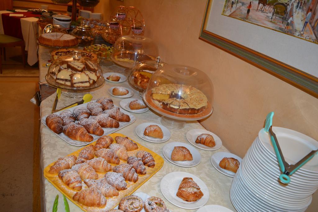 Hotel Lory & Ristorante Ferraro Celano Ngoại thất bức ảnh